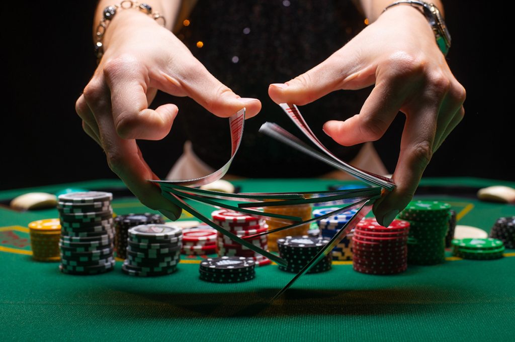 Choose any type of online baccarat website that can make real money without interruption.